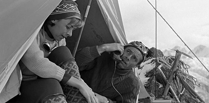 Кадр из советского фильма Вертикаль